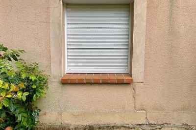 Des propriétaires de maisons fissurées se mobilisent face au "risque argile", "une bombe sociale", alerte la députée Sandrine Rousseau