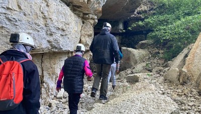 Une initiation à la spéléologie avec la découverte de la rivière souterraine de la grotte de Sainte-Suzanne (25)